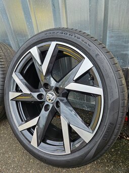 Letní alu kola Aniara 19" Škoda Superb 235/40 R19 - 5