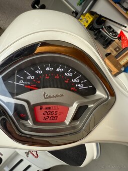 Vespa GTS 300, RV 2016, len 2060 km, výbava - 5