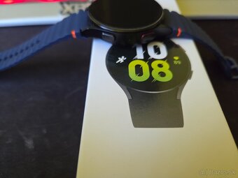 Samsung watch 5 44 lte čierne s dokupeným modrým remienkom č - 5