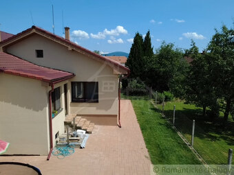 Pekný 3-izbový rodinný dom s veľkým pozemkom a garážou - 5