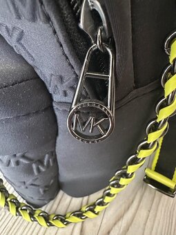Minimálne nosený batoh Michael Kors + darček - 5