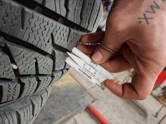 Predám 4ks zimné gumy aj s diskami 205/55R16 - 5