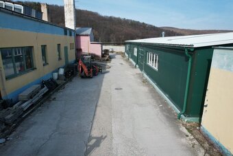 Ponúkame na prenájom výrobnú halu o rozlohe 941 m2, nachádza - 5