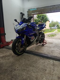 Yamaha R1 - 5