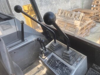CAT 438B - 5