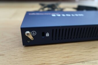 Predám switch Netgear ProSafe GS116 v2 - 5