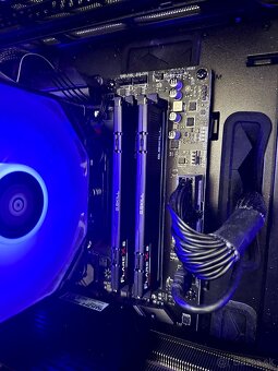 Ryzen 7 7800X3D RX 9070 XT 16GB 32GB RAM 2TB M.2 850W - 5