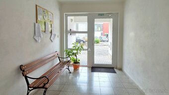 PREDAJ: Priestranný 4-izb byt, 2 balkóny, garáž_Nové Mesto n - 5