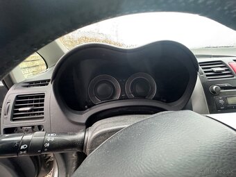 Toyota auris 2010 - 5