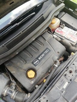 Zafira b 1.9cdti 74kw 2006, 7 miest - 5