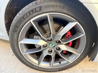 Škoda Octavia combi  RS 147 KW benzín DSG 6 r.2012 - 5