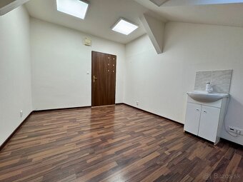 Priestor s umývadlom - 12 m2 - Mäsiarska ul. - 5
