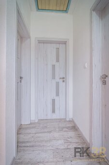 Zrekonštruovaný baťovský dom s priestrannou záhradkou - 5