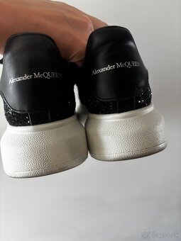 Alexander McQueen,37 - 5