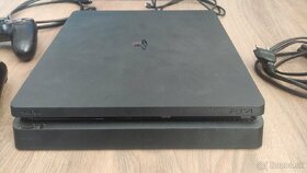 Playstation 4 Slim (1TB), 2 ovládače, 2x FIFA - 5