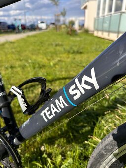 Predám cestný bicykel Frog Road 70 Team Sky edition - 5