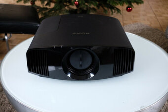 Projektor Sony VW260 4K v čiernej farbe - 5