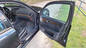 Mercedes-Benz W211 - 5