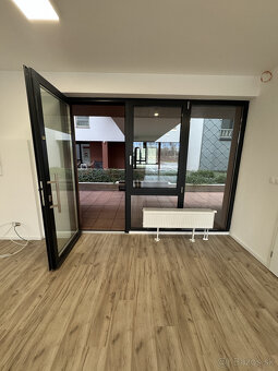 Prenájom - obchodný priestor Moruše, 2 parkovacie státia pri - 5