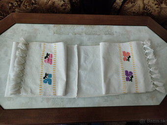 Vyšívané obrusy, závesy a zástera - 5