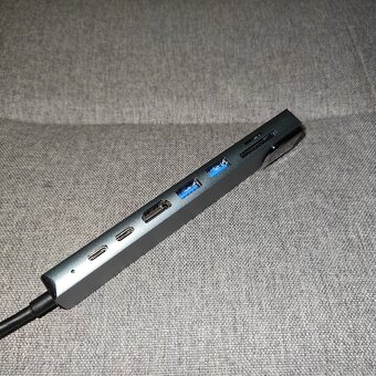Rôzne USB-C huby, prezentačné zariadenia a príslušenstvo - 5