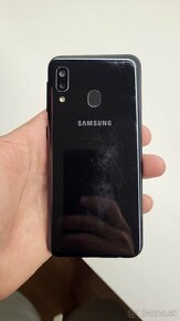 Predám Samsung Galaxy A20e - 5