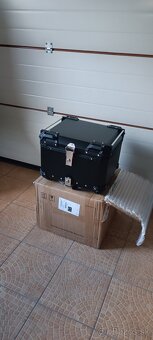 Predám hliníkový top case kufor55.L. na BMW KTM Honda - 5