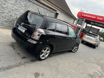 Toyota Corolla Verso 2.2D - 5