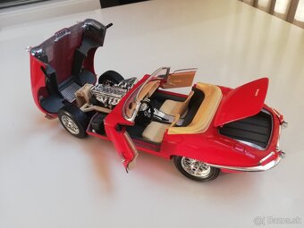 1:18 JAGUAR E type, cervena Bburago - 5