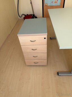 Kancelársky stôl - 5