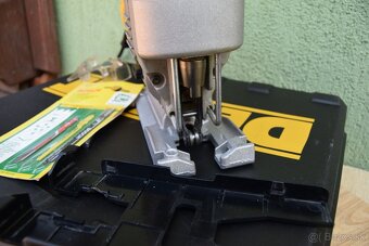 Priamočiara píla Dewalt 323 K - 5