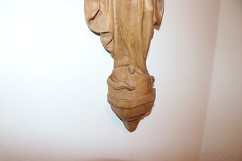 Marie – zašlapává pohany (had) soška dřevo (225D) - 5