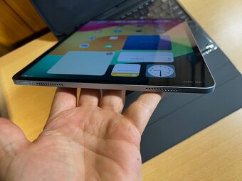 iPad Air 13-inch (M2) 128Gb Wi-Fi + klavesnica ako obal - 5