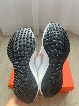 Tenisky Nike air zoom vomero 16 - 5