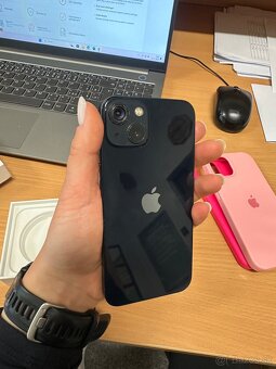predám iPhone 13 128GB prasknuté sklo na fotoaparáte 0,5 - 5