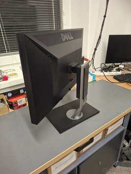 Predám LCD monitor Dell P2210F - 5