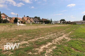 VLČKOVCE - nová štvrť - pozemok 700 m2 - všetky IS - 5