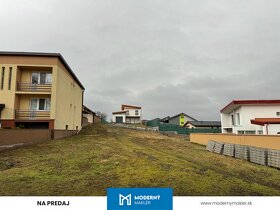 Slnečný pozemok s investičným potenciálom - Bačkovík - 5