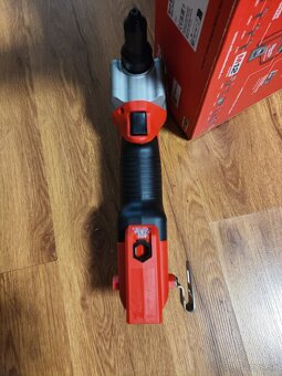 MILWAUKEE M12™ Aku nitovačky - kompaktné - 5