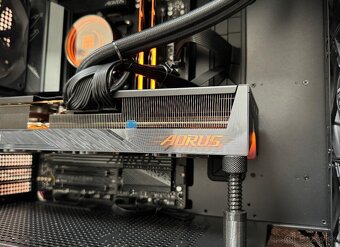 Ryzen 7 9800X3D\32GB\RX 9700XT\SSD\850W Zdroj - 5