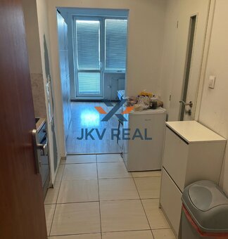 JKVreal ponúka na predaj garzónku na Námestí hraničiarov (Pe - 5