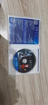 Predám ps4 slim 1tb - 5