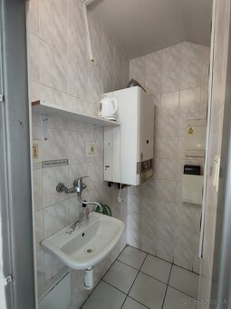 Predaj - komerčná budova v širšom centre mesta Levice - 5