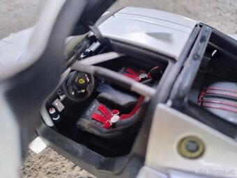Predám Ferrari FXX 1:18 Mattel Hot Wheels - 5