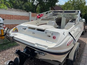 Kajutovy motorovy cln BAYLINER s prívesom a príslušenstvom - 5