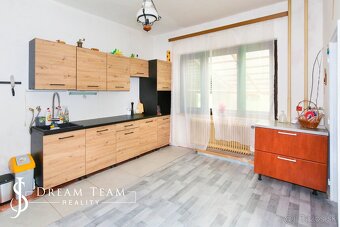Priestranný rodinný dom pre viacčlennú rodinu v obci Hrušov - 5