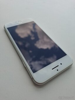 iPhone 8 64GB White - 5
