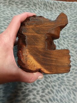 Drevená,ručne vyrezávaná soška OPICE z exotického dreva Suar - 5