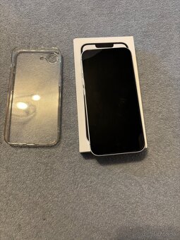 Predám IPhone 16e - 5