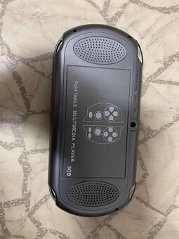 Predám staršiu hernú konzolu mp5 x7 game console - 5